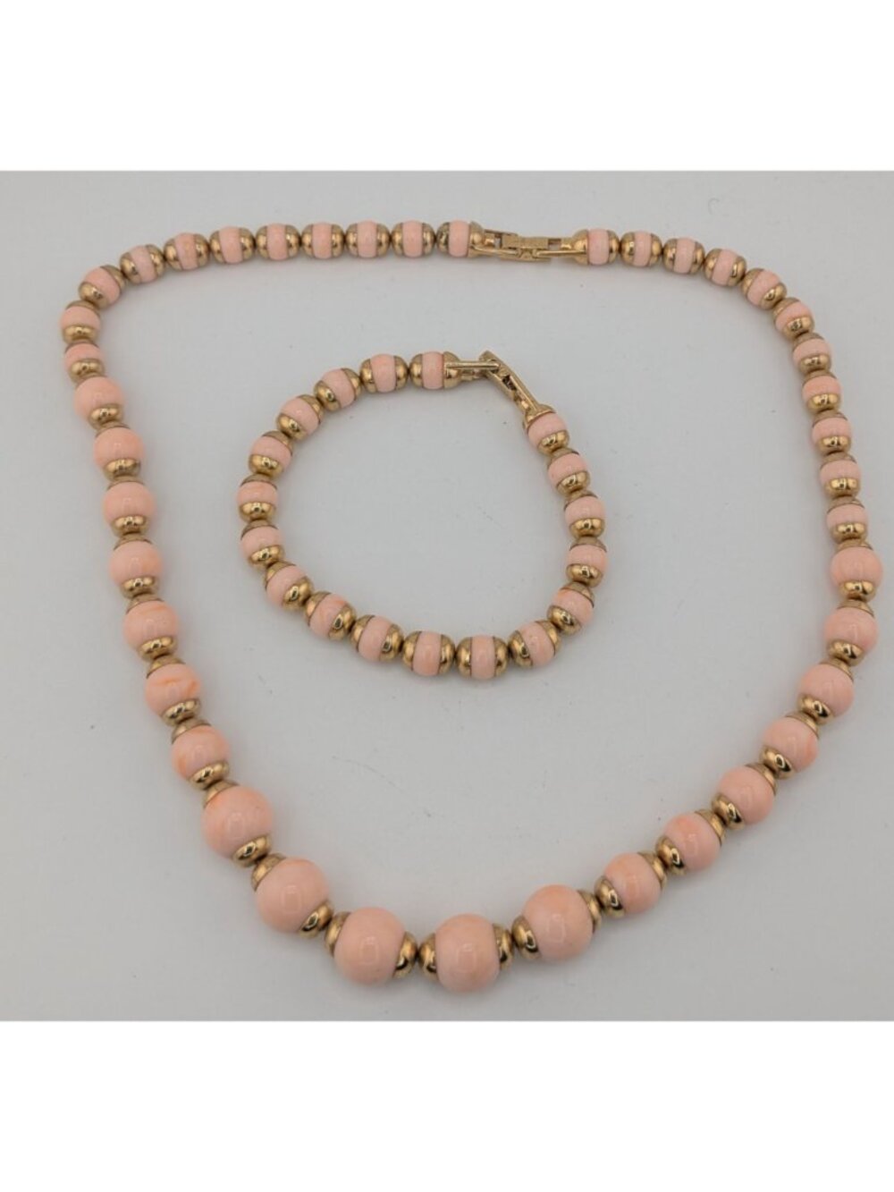 Vintage 80s Avon Necklace & Bracelet Set With Pink Lucite Beads & Gold Tone Acce - Picture 7 of 8
